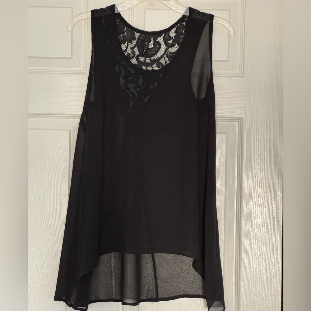 B.Jewel black top